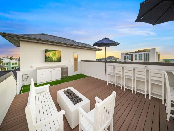 World Class Luxury Walk to Siesta Key Village Vacation Home NEW ARRIVAL!
