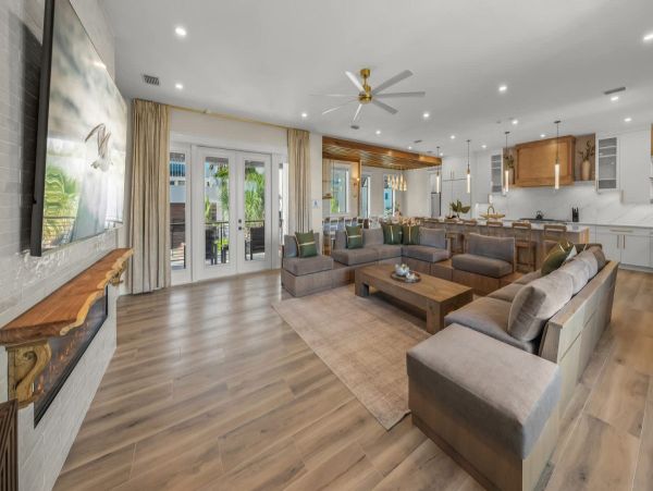 World Class Luxury Walk to Siesta Key Village Vacation Home NEW ARRIVAL!