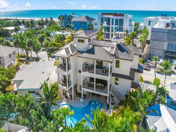 World Class Luxury Walk to Siesta Key Village Vacation Home NEW ARRIVAL!