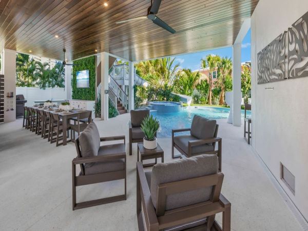 World Class Luxury Walk to Siesta Key Village Vacation Home NEW ARRIVAL!