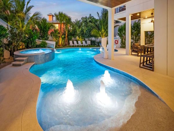 World Class Luxury Walk to Siesta Key Village Vacation Home NEW ARRIVAL!