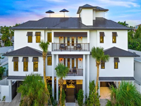 World Class Luxury Walk to Siesta Key Village Vacation Home NEW ARRIVAL!