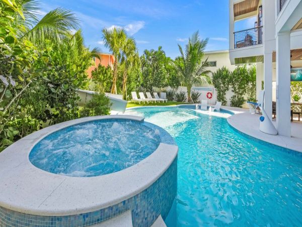 World Class Luxury Walk to Siesta Key Village Vacation Home NEW ARRIVAL!