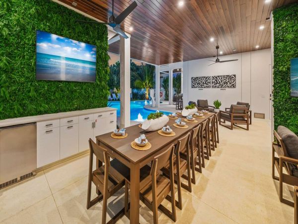 World Class Luxury Walk to Siesta Key Village Vacation Home NEW ARRIVAL!