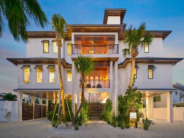 World Class Luxury Walk to Siesta Key Village Vacation Home NEW ARRIVAL!