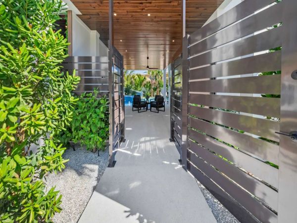 World Class Luxury Walk to Siesta Key Village Vacation Home NEW ARRIVAL!