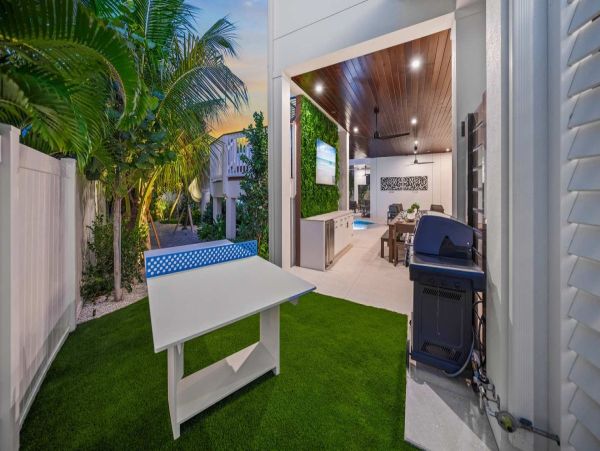 World Class Luxury Walk to Siesta Key Village Vacation Home NEW ARRIVAL!