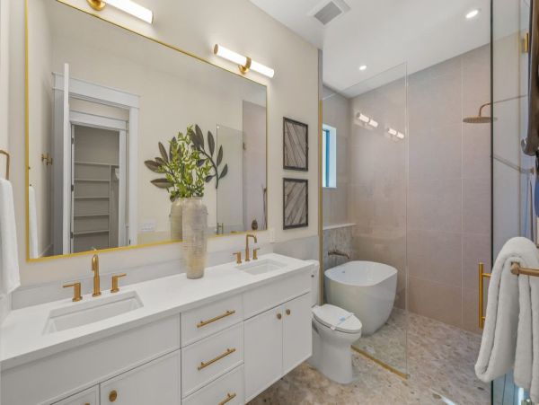 World Class Luxury Walk to Siesta Key Village Vacation Home NEW ARRIVAL!