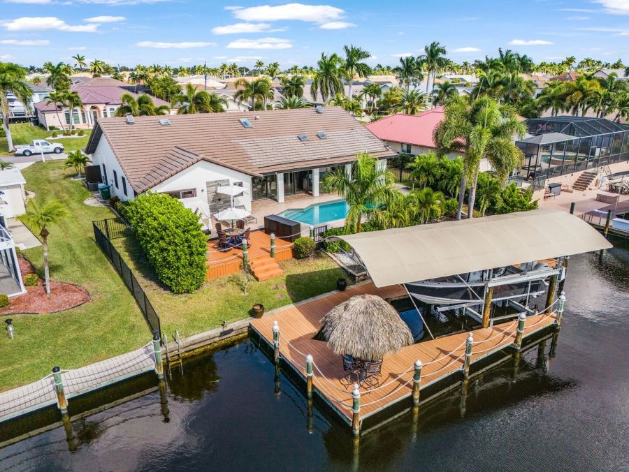 Ultimate Cape Coral Getaway - Luxury 3-Bedroom Pool Home