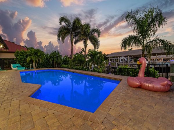 Ultimate Cape Coral Getaway - Luxury 3-Bedroom Pool Home