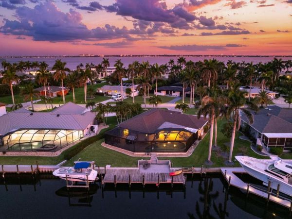 Luxurious Villa Escape in Cape Coral - Gulf Access Retreat