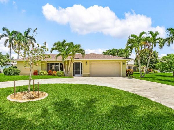 Luxurious Villa Escape in Cape Coral - Gulf Access Retreat