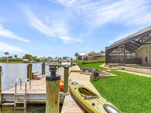 Luxurious Villa Escape in Cape Coral - Gulf Access Retreat