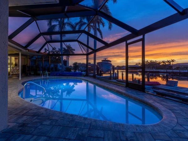 Luxurious Villa Escape in Cape Coral - Gulf Access Retreat