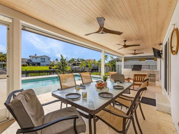 Luxurious Canal-Side Retreat with Gulf Access
