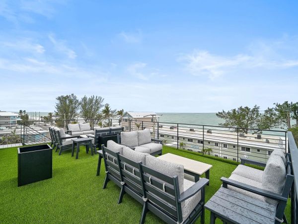 Luxury Oceanfront Retreat in Bradenton Beach - 3_Bedroom Home with Private Pool