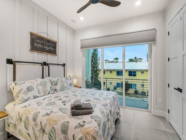 Luxury Oceanfront Retreat in Bradenton Beach - 3_Bedroom Home with Private Pool