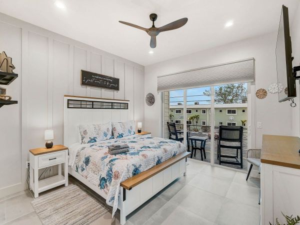 Luxury Oceanfront Retreat in Bradenton Beach - 3_Bedroom Home with Private Pool