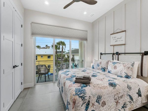 Luxury Oceanfront Retreat in Bradenton Beach - 3_Bedroom Home with Private Pool