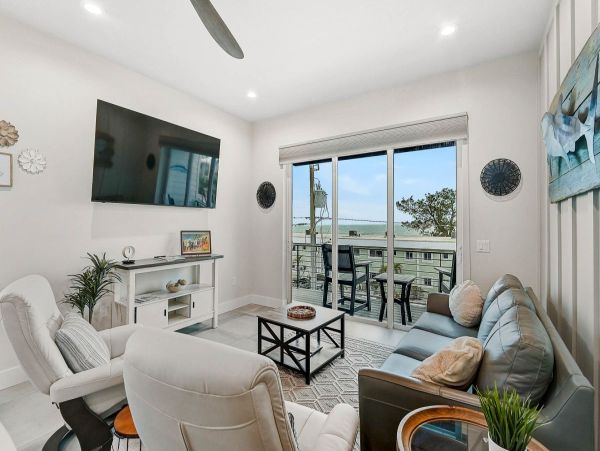 Luxury Oceanfront Retreat in Bradenton Beach - 3_Bedroom Home with Private Pool