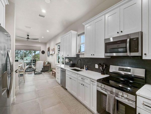 Luxury Oceanfront Retreat in Bradenton Beach - 3_Bedroom Home with Private Pool