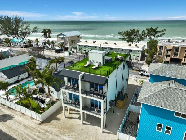 Luxury Oceanfront Retreat in Bradenton Beach - 3_Bedroom Home with Private Pool