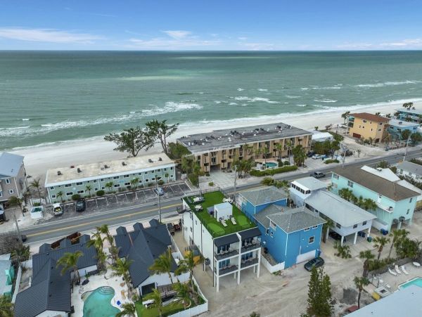 Luxury Oceanfront Retreat in Bradenton Beach - 3_Bedroom Home with Private Pool