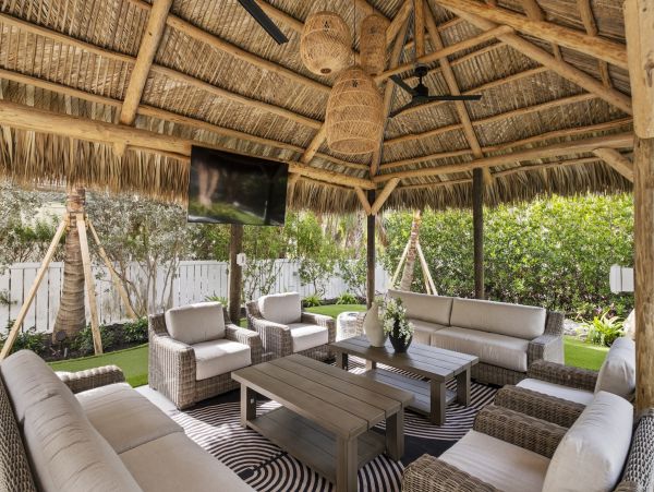 Luxury Beach Home in Anna Maria - Exclusive Property with Private Pool & Dock