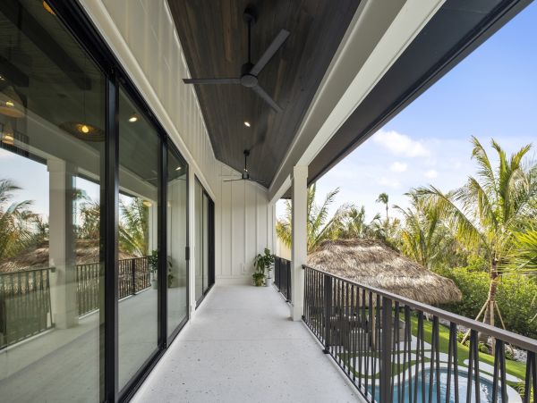 Luxury Beach Home in Anna Maria - Exclusive Property with Private Pool & Dock