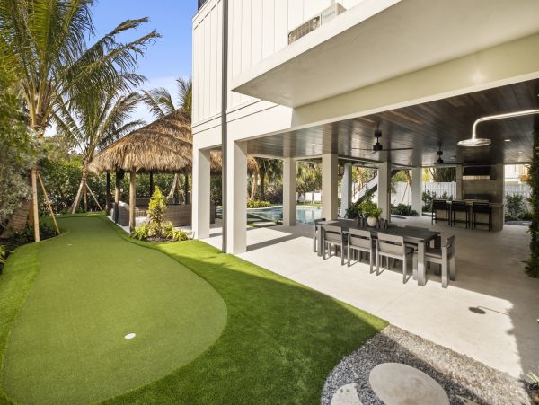 Luxury Beach Home in Anna Maria - Exclusive Property with Private Pool & Dock