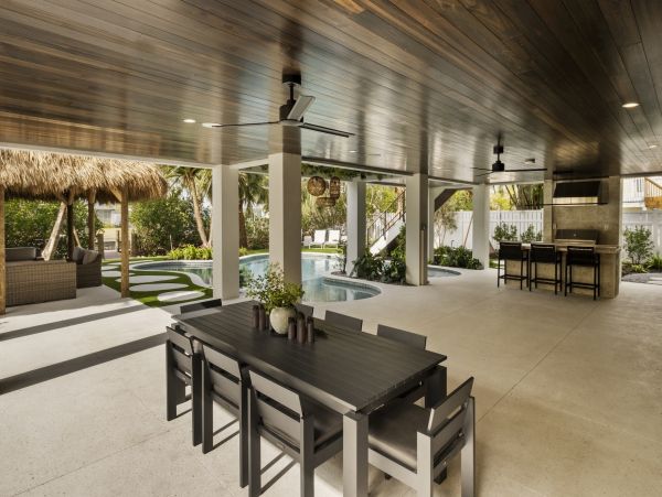 Luxury Beach Home in Anna Maria - Exclusive Property with Private Pool & Dock