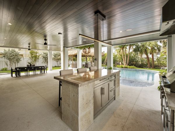 Luxury Beach Home in Anna Maria - Exclusive Property with Private Pool & Dock