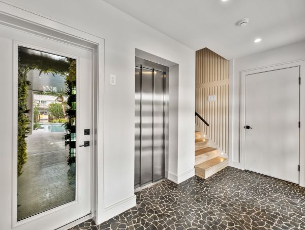 Luxury Beach Home in Anna Maria - Exclusive Property with Private Pool & Dock