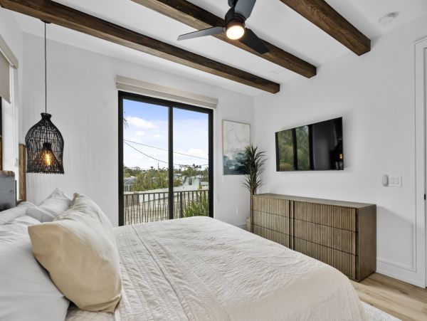 Luxury Beach Home in Anna Maria - Exclusive Property with Private Pool & Dock