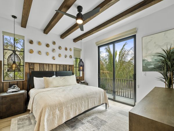 Luxury Beach Home in Anna Maria - Exclusive Property with Private Pool & Dock