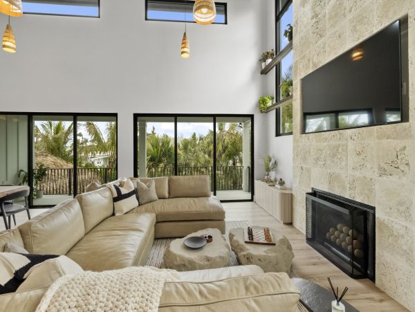 Luxury Beach Home in Anna Maria - Exclusive Property with Private Pool & Dock