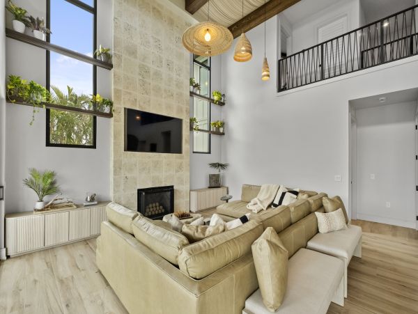 Luxury Beach Home in Anna Maria - Exclusive Property with Private Pool & Dock