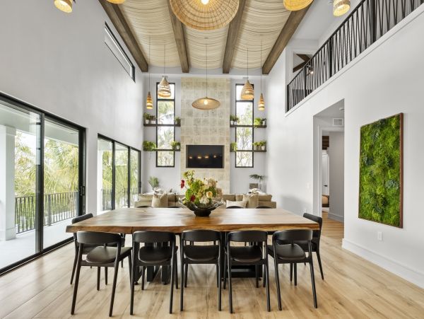 Luxury Beach Home in Anna Maria - Exclusive Property with Private Pool & Dock