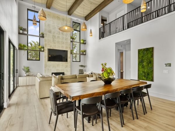 Luxury Beach Home in Anna Maria - Exclusive Property with Private Pool & Dock