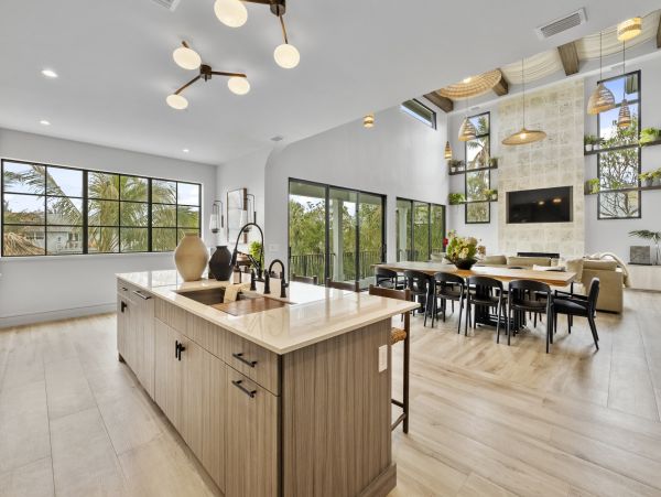 Luxury Beach Home in Anna Maria - Exclusive Property with Private Pool & Dock