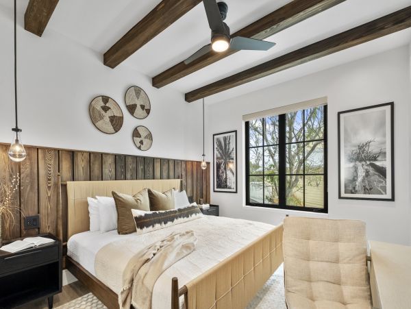 Luxury Beach Home in Anna Maria - Exclusive Property with Private Pool & Dock