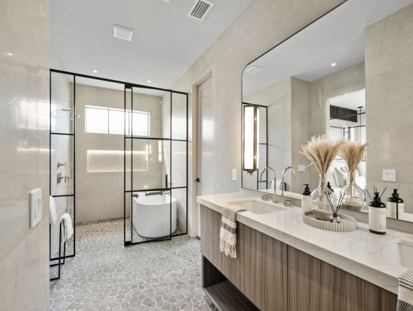 Luxury Beach Home in Anna Maria - Exclusive Property with Private Pool & Dock
