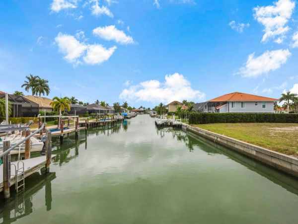 NEW ARRIVAL LUXURY MARCO ESTATE HOME