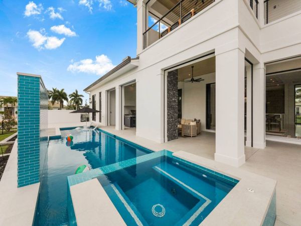 NEW ARRIVAL LUXURY MARCO ESTATE HOME