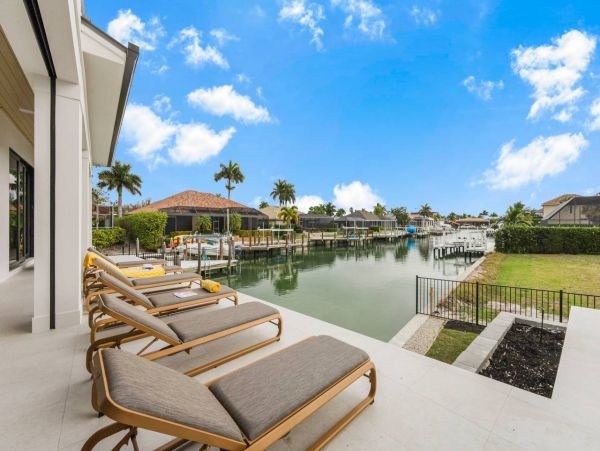 NEW ARRIVAL LUXURY MARCO ESTATE HOME