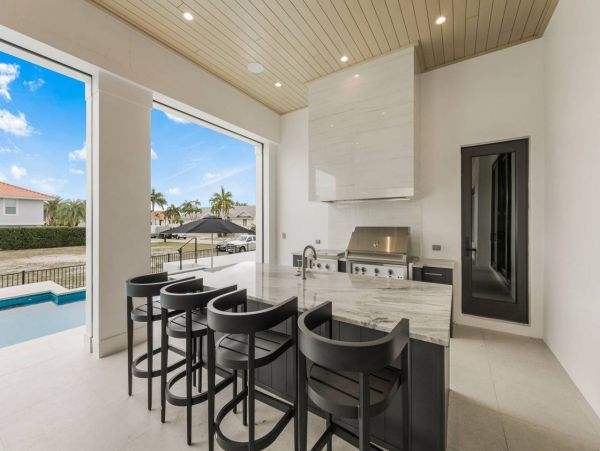NEW ARRIVAL LUXURY MARCO ESTATE HOME
