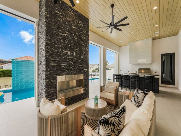 NEW ARRIVAL LUXURY MARCO ESTATE HOME