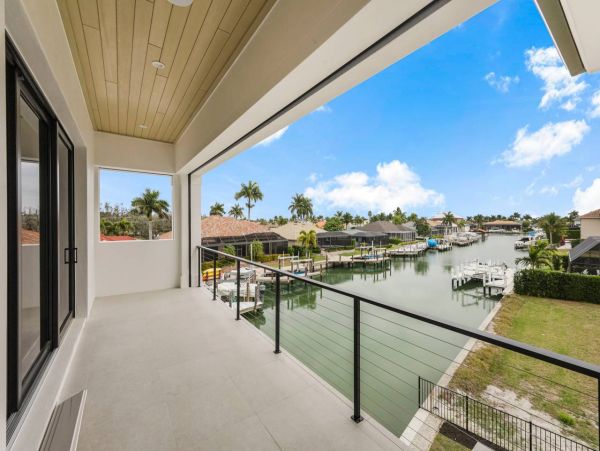 NEW ARRIVAL LUXURY MARCO ESTATE HOME
