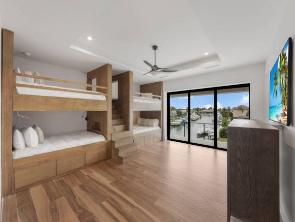 NEW ARRIVAL LUXURY MARCO ESTATE HOME