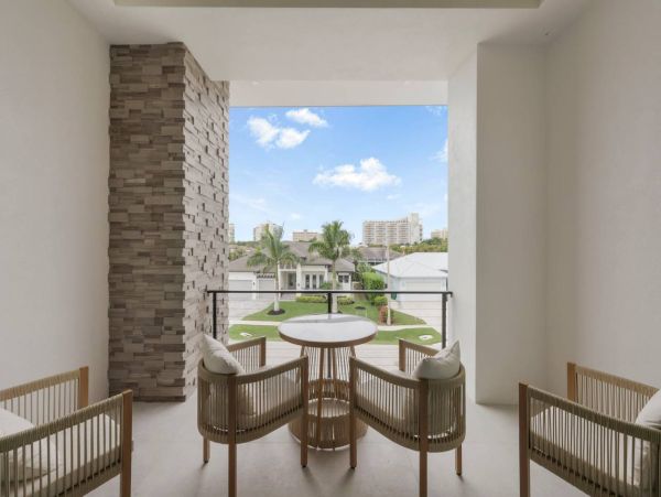 NEW ARRIVAL LUXURY MARCO ESTATE HOME